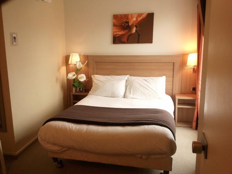 Hotel Boris V. By Happyculture Levallois-Perret Rum bild