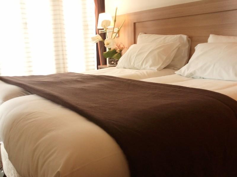 Hotel Boris V. By Happyculture Levallois-Perret Rum bild